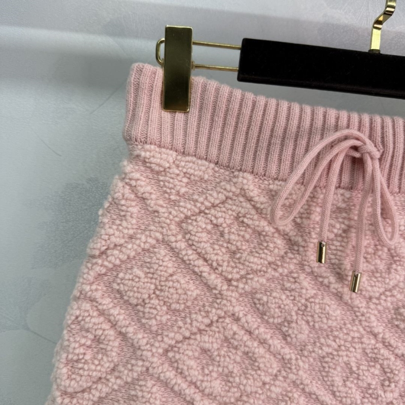 l0vis Vvtt0n sweaters